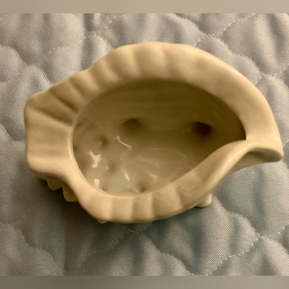 White Ceramic Seashell Planter, Trinket Holder. βVintageβ Preowned EUC - Picture 4 of 10
